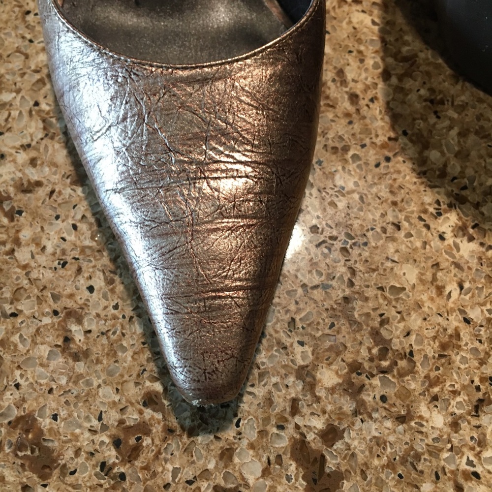 BCBGeneration Gold Heels - Picture 2 of 4